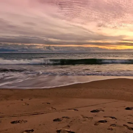 Modern Vacation With Pool In *
