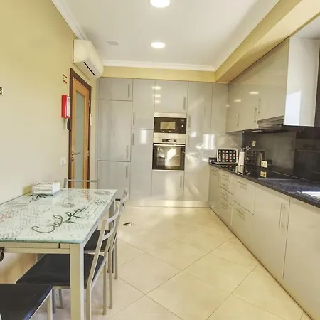 Daire Modern Vacation With Pool In *