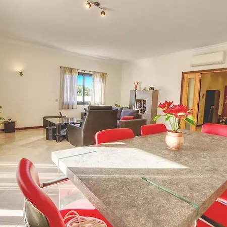 Modern Vacation With Pool In Apartament